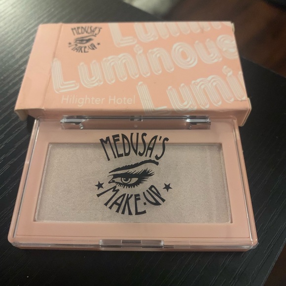 Medusas Makeup Luminous Hilighter Hotel - Picture 1 of 5